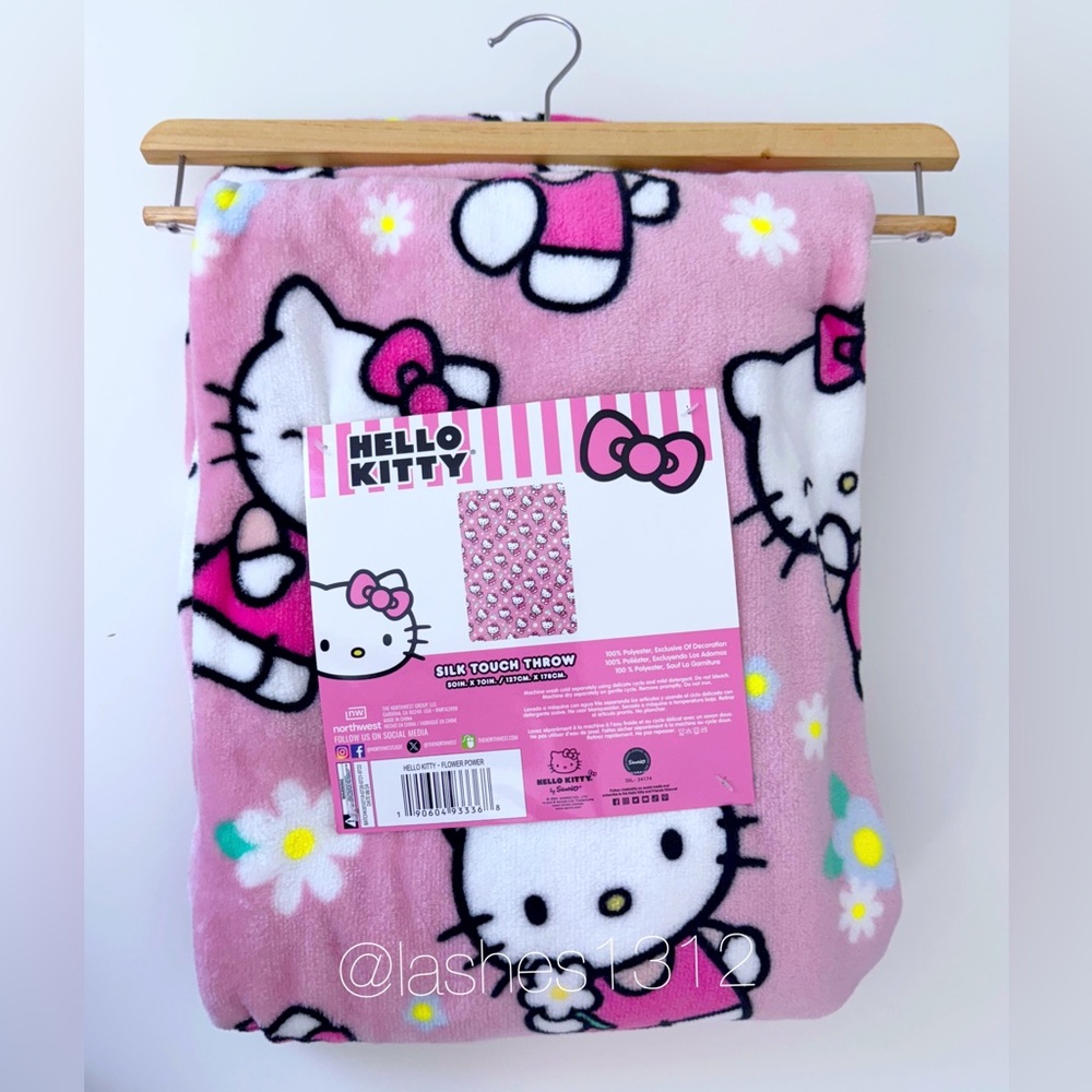 HELLO KITTY Blanket Silk Touch Throw - Pink Daisy